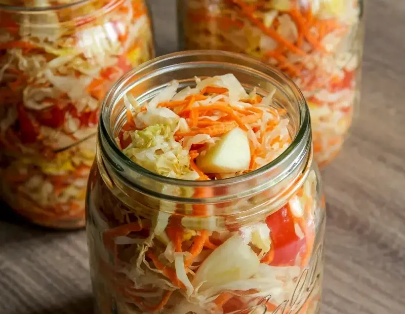 Homemade Sauerkraut with Carrots and Tomatoes | Mason Jar Fermentation for Beginners